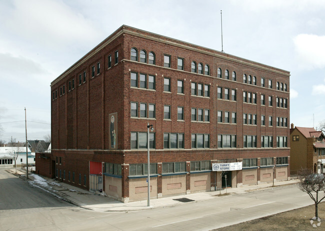 Building Photo - 1862 W Fond du Lac Ave