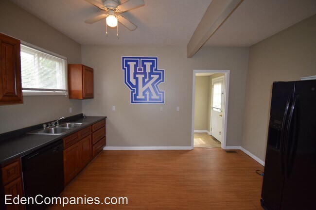 Foto del edificio - 6 br, 3 bath House - 295 American Ave