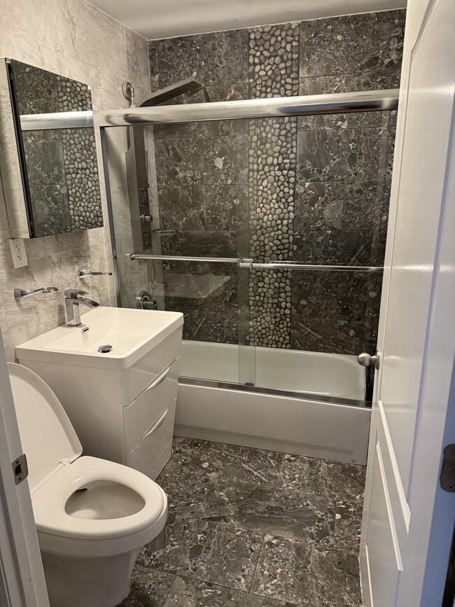 Foto del edificio - 1762 E 19th St