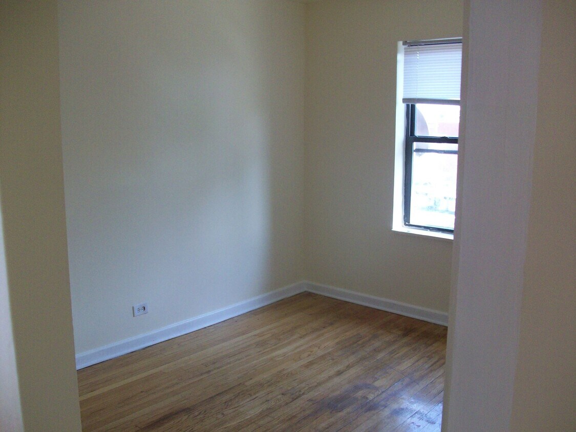 Foto del edificio - 8057 S Marshfield Ave