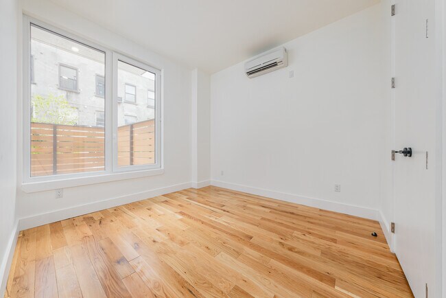 Building Photo - 33 Franklin St