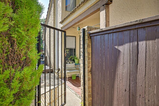 Foto del edificio - 555 Ranch Trail