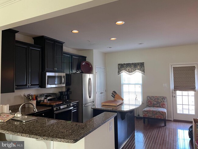 Building Photo - 312 Andale Green Dr