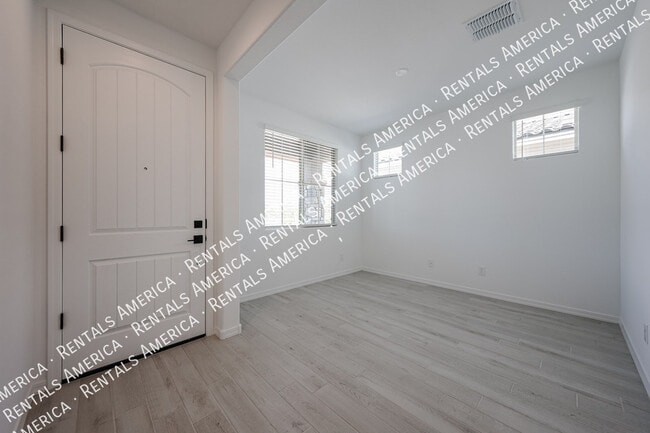 Foto del edificio - 8725 W Windsor Blvd