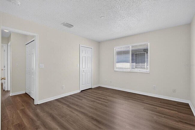 Foto del edificio - 4110 Waterside Island Ct