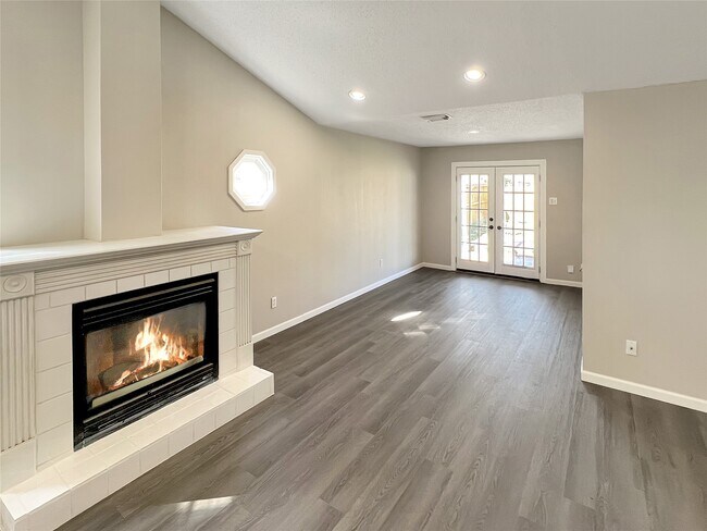 Building Photo - 15018 Cypress Green Dr