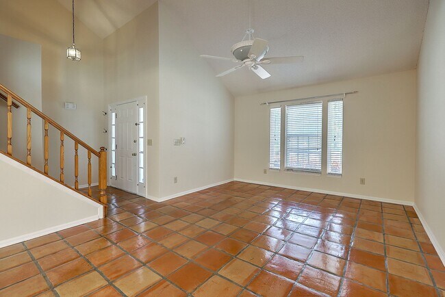 Building Photo - Home in Crowfield Plantation!