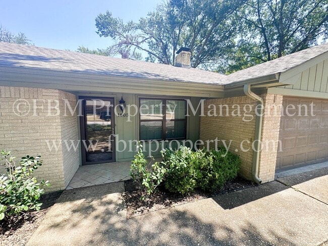 Building Photo - 1805 N 26th St