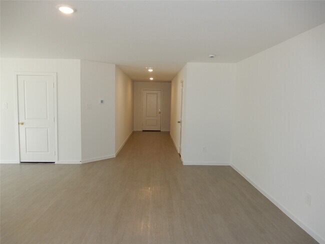 Foto del edificio - 16551 Plum Bark Dr