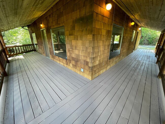 Foto del edificio - 7442 Old Brook Lane