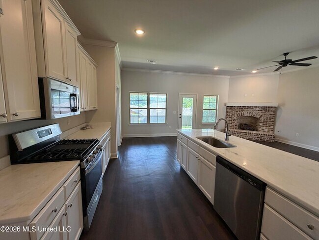 Foto del edificio - 464 Silver Hill Dr