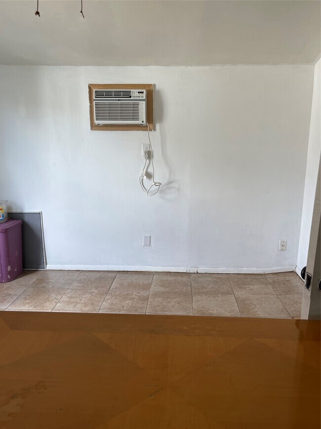 Foto del edificio - 1472 Godwin St