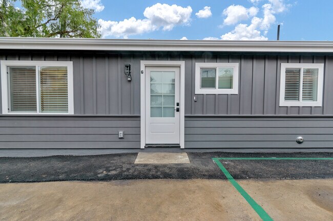 Foto del edificio - 3 bd 1.5 bath - 2674 Elden Ave
