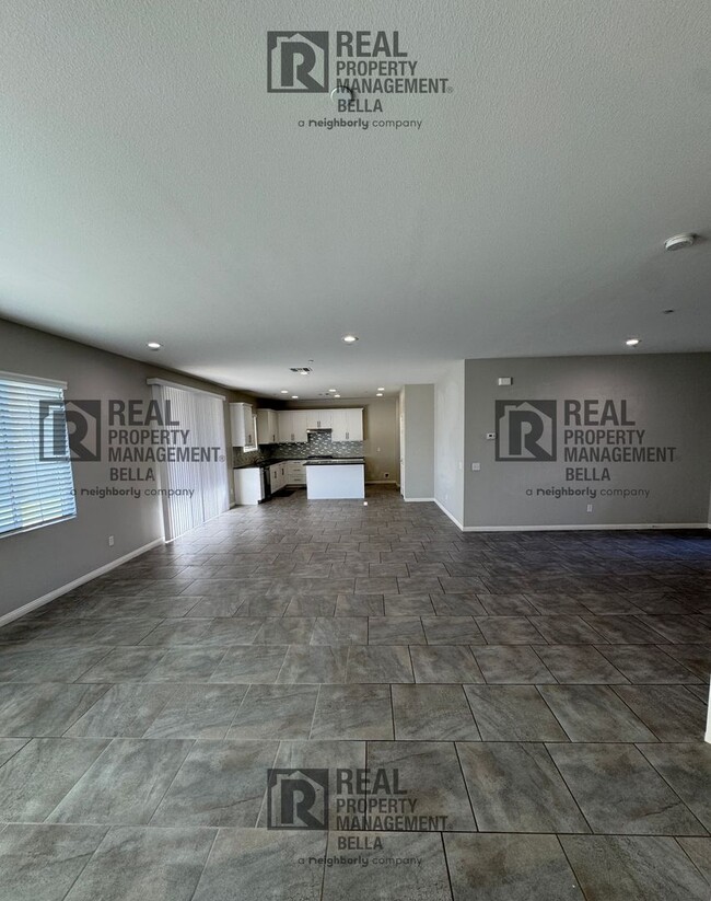 Foto del edificio - Stunning 3-Bedroom Home with Pool & Jacuzzi!