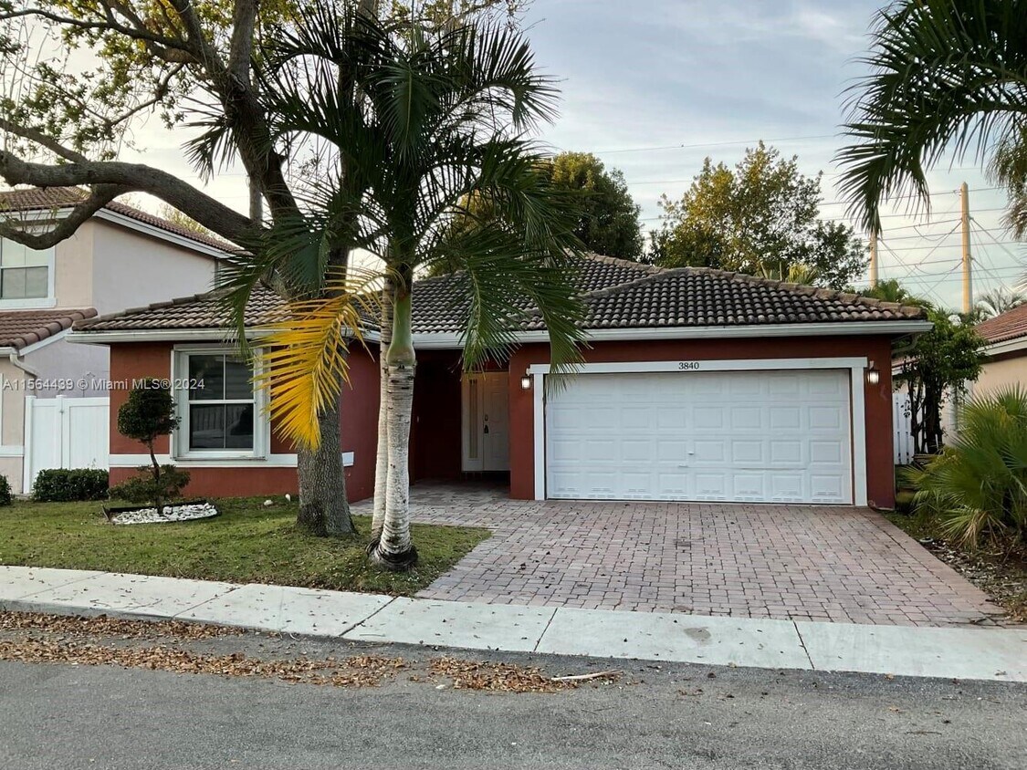 Primary Photo - 3840 SW 53rd Ct
