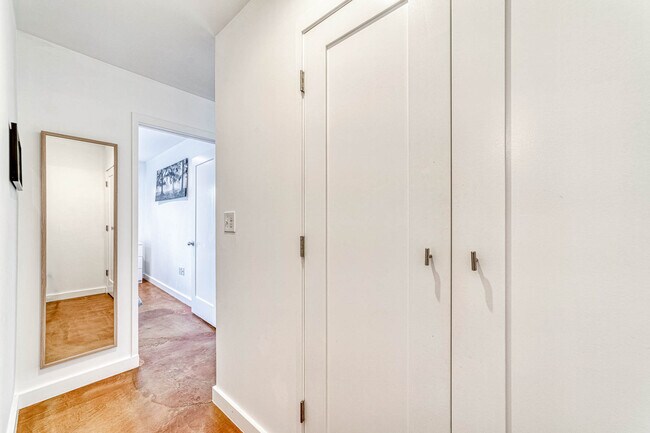 Building Photo - 12 Sunset Dr