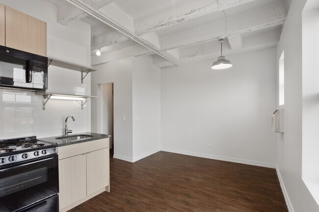 Foto del edificio - 1325 W Wilson Ave