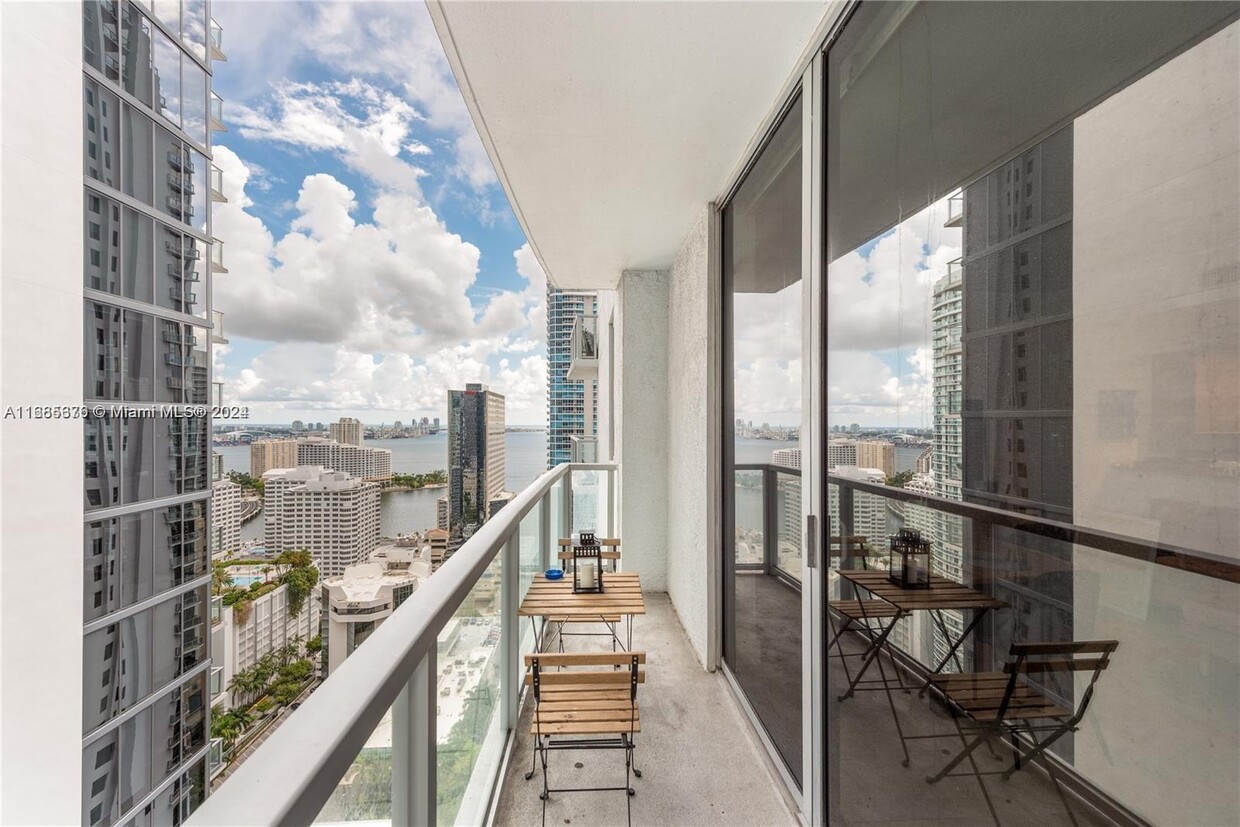 Foto principal - 1050 Brickell Ave