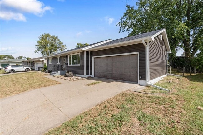 Building Photo - 3 Bedroom Rental in Milan