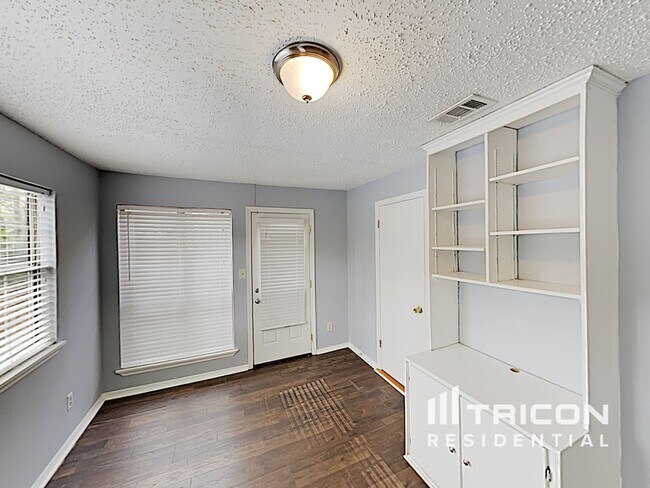 Foto del edificio - 4010 Sharon Woods Dr