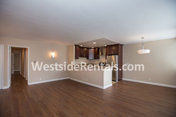 living and dining room - 501 N Kings Rd