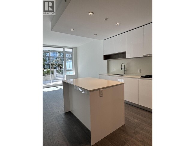 Building Photo - 6500-6500 Minoru Blvd
