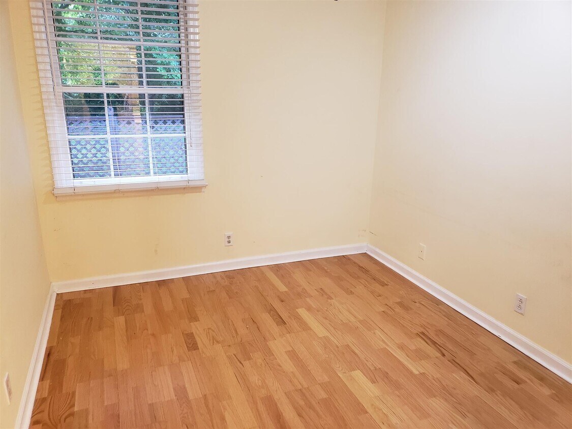 Foto principal - 1400 Kinnard Dr