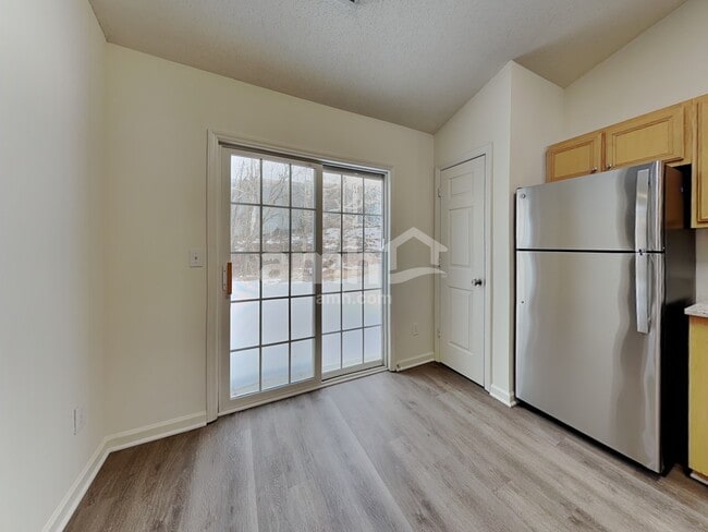 Building Photo - 201 Charlotte Ct