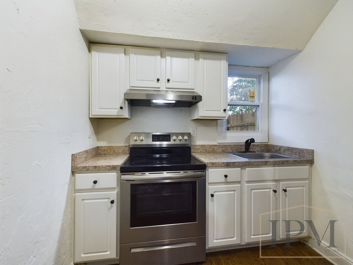 Foto principal - Cozy Recently Renovated 3 Bedroom Home Loc...