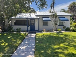 Building Photo - 2100 Hallwood Pl