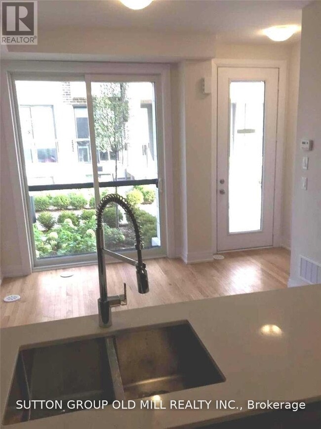 Building Photo - 721 Lawrence Ave W