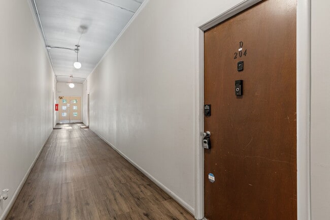 Building Photo - 4425 Westlawn Dr