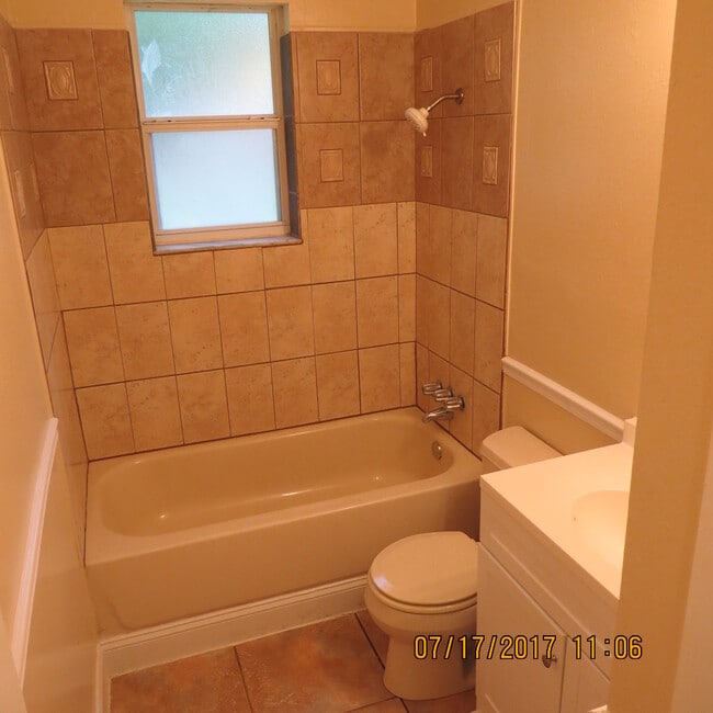 Bathroom - 2841 Carleon Rd