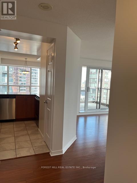Photo du bâtiment - 925-2925 Bay St.