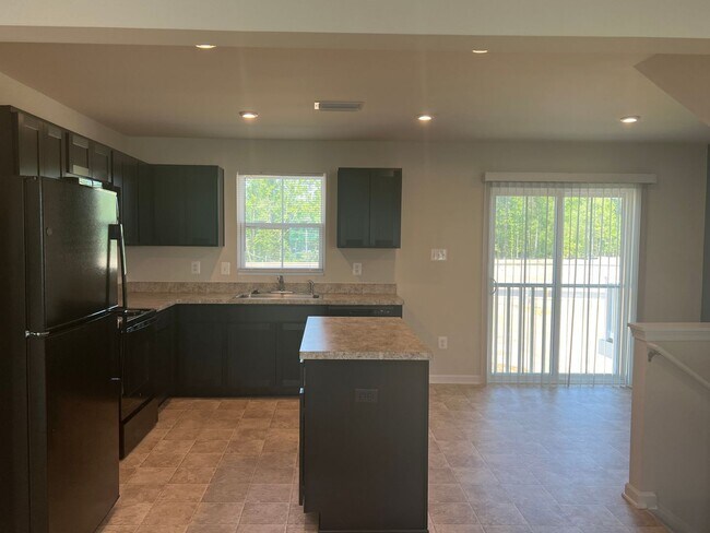 Foto del edificio - Sought After Pendleton Subdivision
