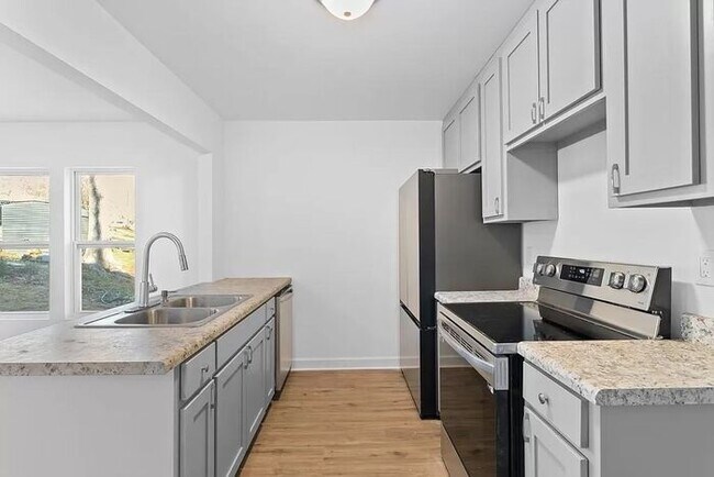 Foto del edificio - New Two Bedroom Townhouse for Rent!