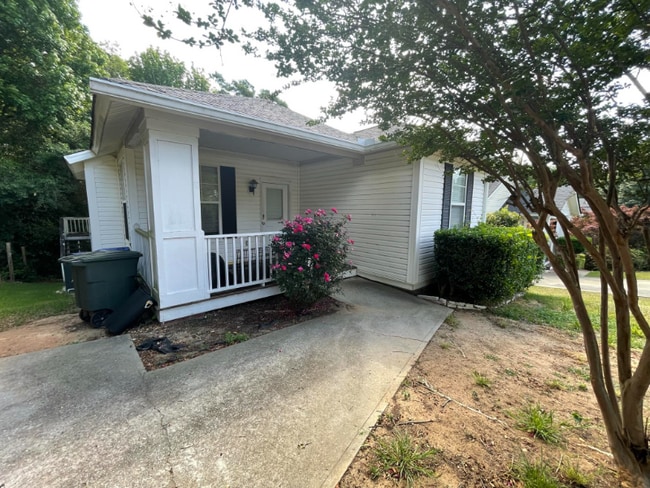 Building Photo - 505 Laurel Hill Ln
