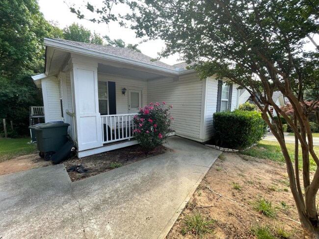 Foto del edificio - 505 Laurel Hill Ln