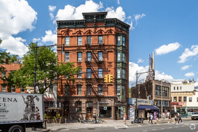 Building Photo - 61 Grove St