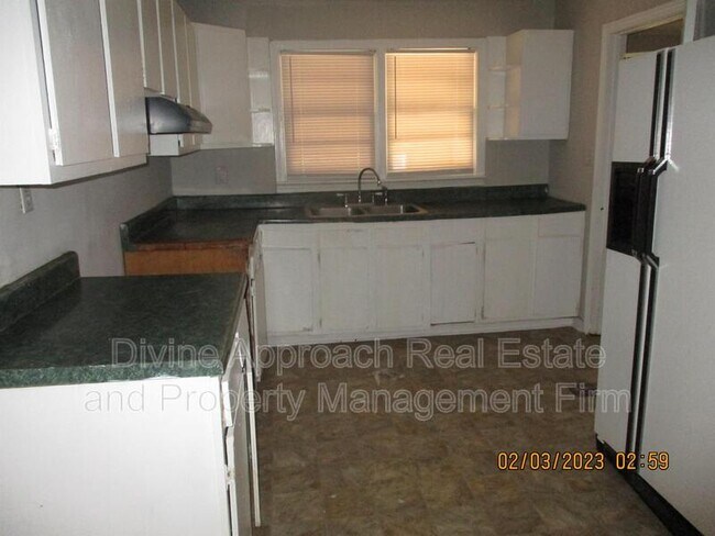 Building Photo - 1914 19th Ct N