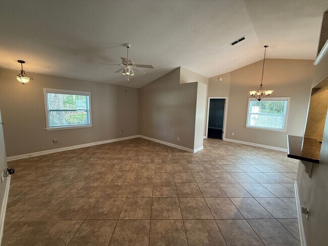 Foto del edificio - Charming 2-Bed, 2-Bath Home in The Reserve at the Crossings – Lake Mary Living at Its Best!