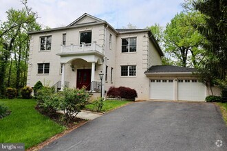 Building Photo - 1310 Forestwood Dr