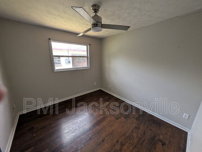 Foto del edificio - 2562 W 28th St