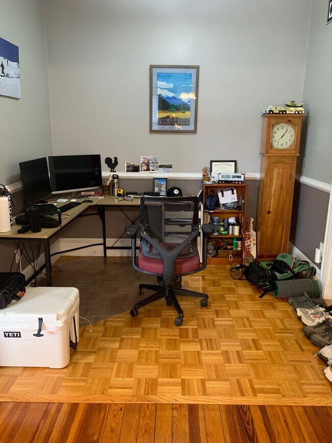 Building Photo - 6 Maple St