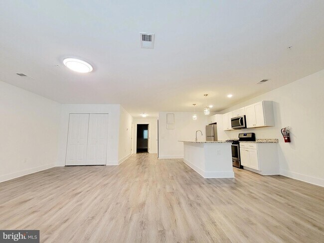 Foto del edificio - 123 Creek Rd