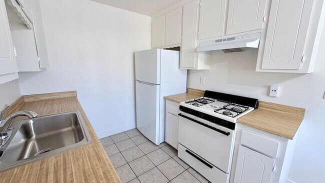 Foto del edificio - 1457 Holly Ave