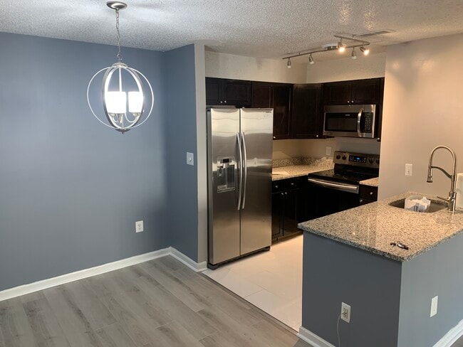 Building Photo - Mary Caroline