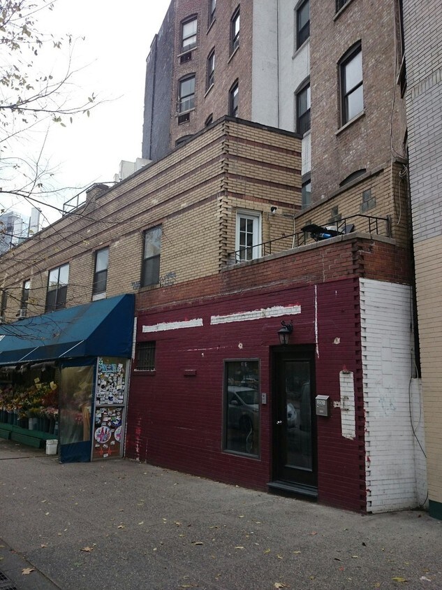 Primary Photo - 251 6th Ave