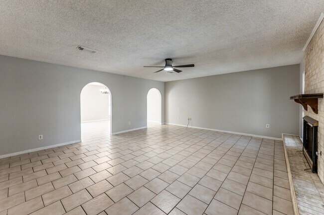 Foto del edificio - 1914 Rosewood Ln