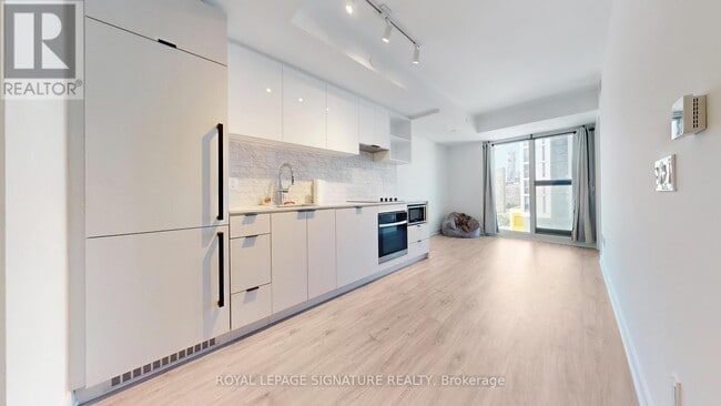 Photo du bâtiment - 252 Church St